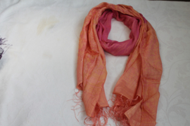Roze gele kleurige sjaal
