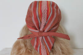 Roze, bruine brokaten  muts of hoofddeksel