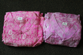 Luxe Zijden Lounge Set-Roze met Elegante Bloemenprint