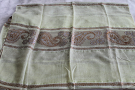 Gele, bruine strepen, silver  paisleys en bloemen sjaal