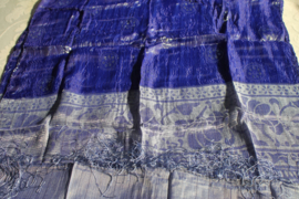 Donkerblauwe, zilver kleurige sjaal