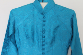 Handgemaakte Zijden Áo Dài Set (xe ta truoc) – Hemelblauw met Koninklijk Zegel & Bamboe