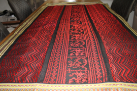 Handgeweven Cham Brokaat Tafelkleed – Rood & Zwart – Etnisch Design
