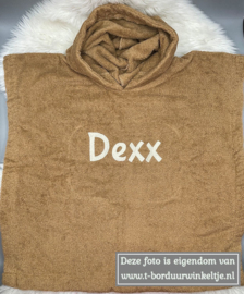 Poncho Sand maat L geborduurd met naam