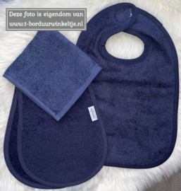 Slab, Schouderspuugdoek & Monddoek Navy geborduurd met naam