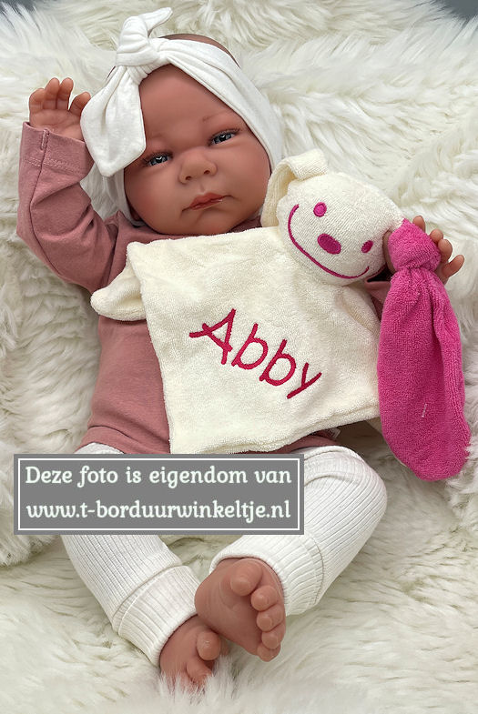 Tutpoppetje konijn Fuchsia geborduurd met naam