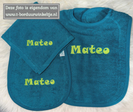 Slab, Schouderspuugdoek & Monddoek Lake Green geborduurd met naam