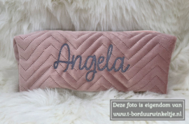 Roze Velvet Etui geborduurd met naam