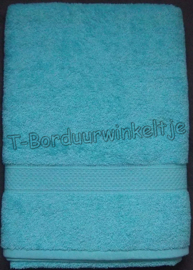 Douchelaken Licht Blauw geborduurd met naam