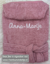 Badjas Sandstone Pink 1-2 jaar geborduurd met naam