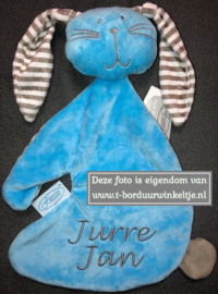 Kroeldoek Blauw konijn Knuf geborduurd met naam