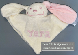 Tutpoppetje konijn Blush geborduurd met naam