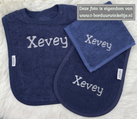 Slab, Schouderspuugdoek & Monddoek Navy geborduurd met naam