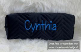 Zwarte Velvet Etui geborduurd met naam