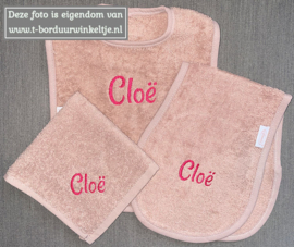 Slab, Schouderspuugdoek & Monddoek Pinkstone geborduurd met naam