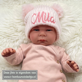 Gebreid mutsje blush 12-24 maanden geborduurd met naam