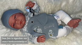 Kroeldoek Grey Blue met speenlus Ollie geborduurd met naam