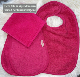 Slab, Schouderspuugdoek & Monddoek Fuchsia geborduurd met naam