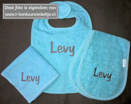 Slab, Schouderspuugdoek & Monddoek Licht Blauw geborduurd met naam