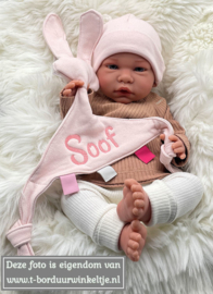 Kroeldoek Snoes Blush geborduurd met naam
