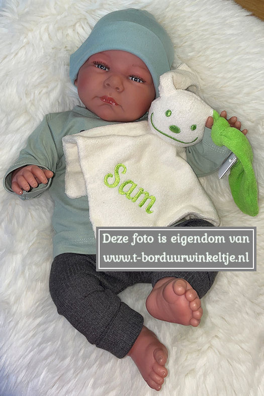 Tutpoppetje konijn Groen geborduurd met naam