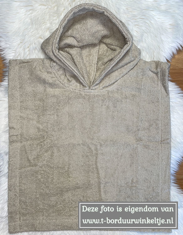 Poncho Sandstone Grey maat S geborduurd met naam