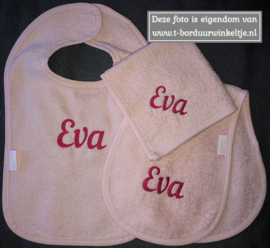 Slab, Schouderspuugdoek & Monddoek Blush geborduurd met naam