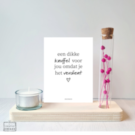 Memory Shelf met Droogbloemen een kaarsje en een kaartje | Een dikke knuffel voor jou omdat je het verdient