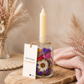 Vaasje met droogbloemen en kaars – Kleurrijke bloemenmix