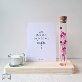 Memory Shelf met Droogbloemen, een kaarsje en een kaartje | Veel sterkte, kracht en liefde