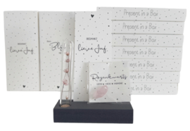 "Bedankt Lieve Juf" present in a box