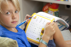 Maan roos vis - Ik leer lezen met de letters van school: puzzels, spelletjes, moppen , E. Kuijl Serie: Maan Roos Vis
