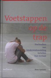 Voetstappen op de trap slachtoffers van kindermishandeling vertellen hun verhaal ,  Kees Opmeer