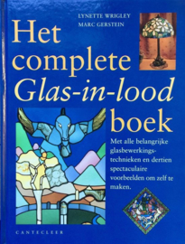 Het complete glas-in-lood boek met alle belangrijke glasbewerkingstechnieken en dertien spectaculaire voorbeelden om zelf te maken , Lynette Wrigley