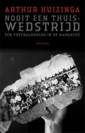 Nooit een thuiswedstrijd Een voetbaloorlog in de Kaukasus , Arthur Huizinga