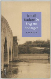 De brug met drie bogen , I. Kadare