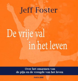 De vrije val in het leven over het omarmen van de pijn en de vreugde van het leven; gedachten en gedichten bij de 12 maanden van het jaar , Jeff Foster