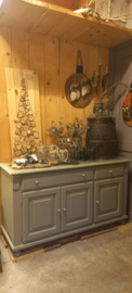 Zandkleurige beige dressoir  zeer strak