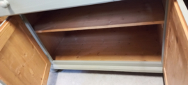 Zandkleurige beige dressoir  zeer strak