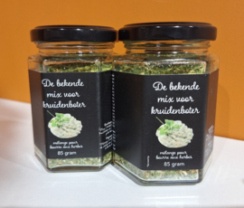 Gedroogde kruiden voor kruidenboter