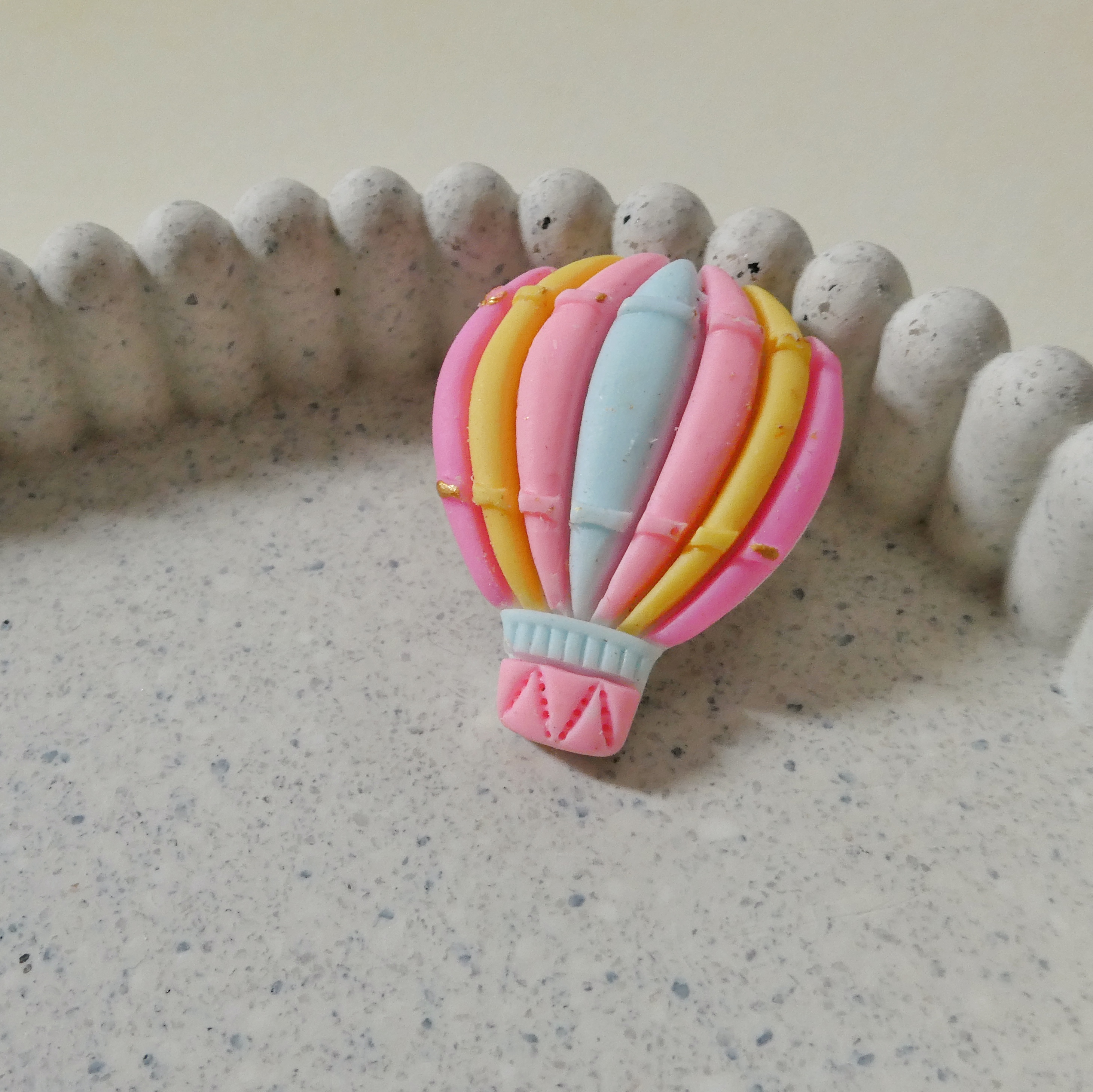 Luchtballon blauw roze - kleding pin