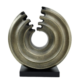 Rinny Brass Alu statue open round on black base S
