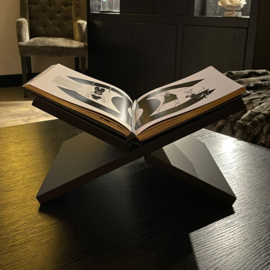 standaard  zwart  + Coco  Chanel book