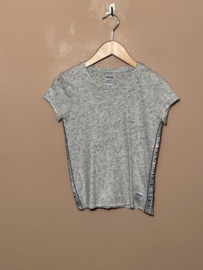 Vingino t-shirt voor meisje van 8 jaar met maat 128