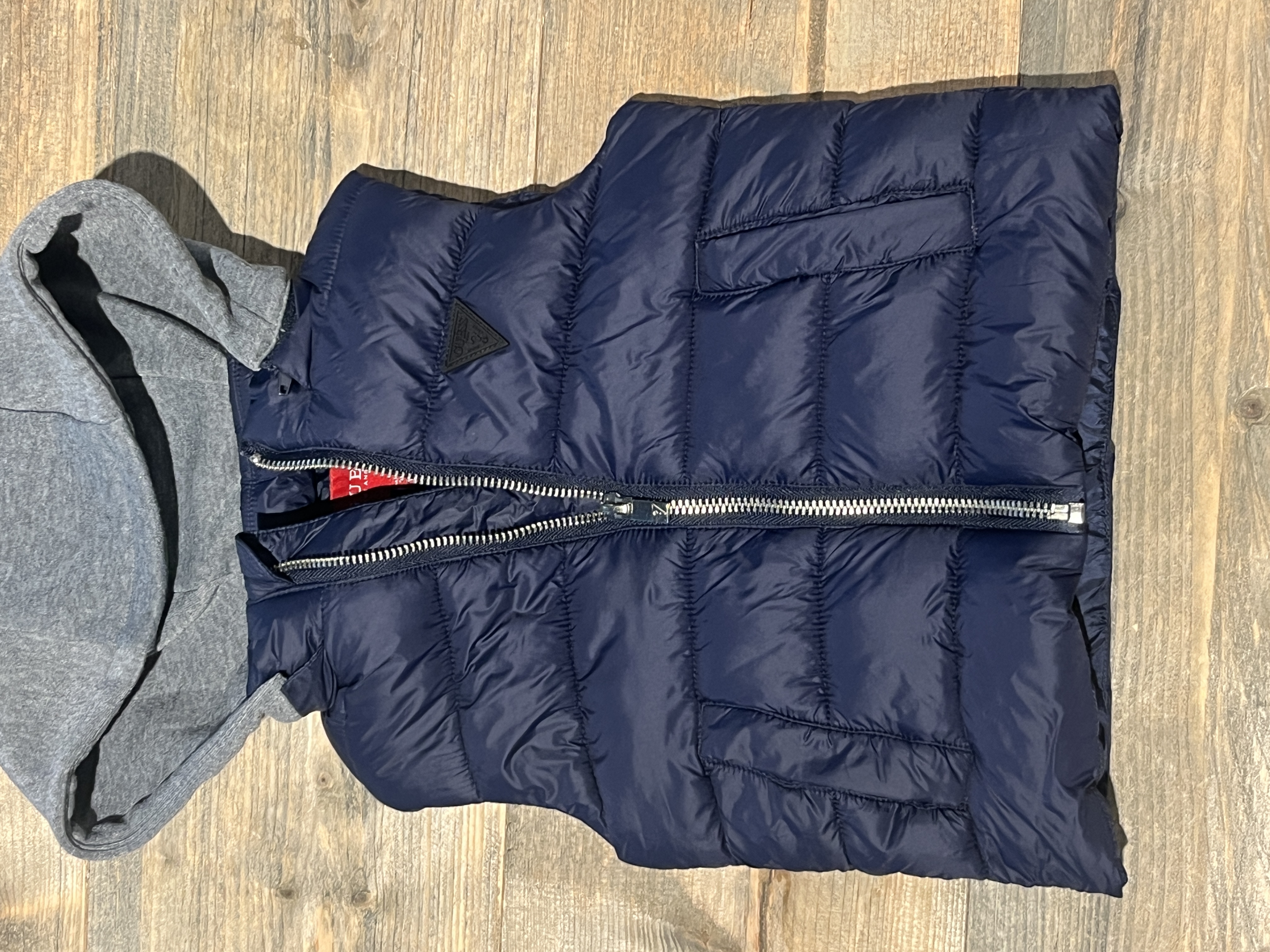 Guess bodywarmer voor jongen van 1  jaar met maat 80