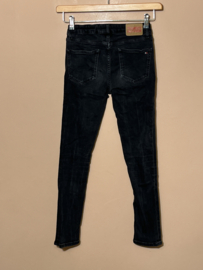 Tommy Hilfiger broek voor jongen van 12 jaar met maat 152