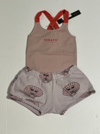 Hugo loves Tiki korte broek voor meisje van 4 jaar met maat 104