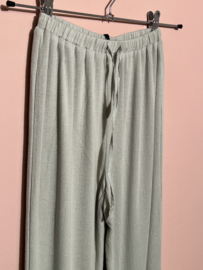 Grunt broek voor meisje van 12 jaar met maat 152