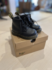 Dr Martens laarsjes voor jongen of meisje met schoenmaat 23