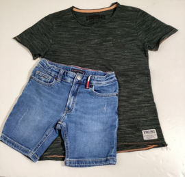 Tommy Hilfiger korte  broek voor jongen van 7 jaar met maat 122